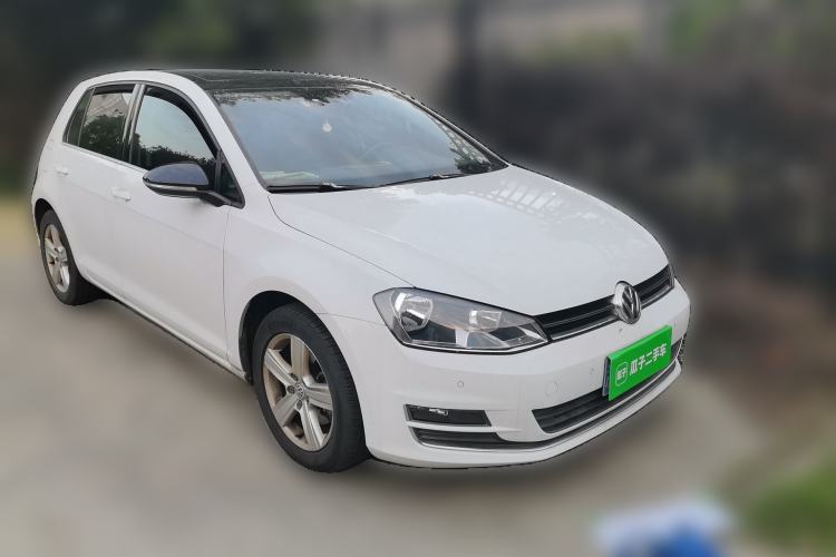 Used Volkswagen Golf 2017 1.6L Automatic Comfort Million-Vehicle Anniversary Edition Front Right 45 Deg