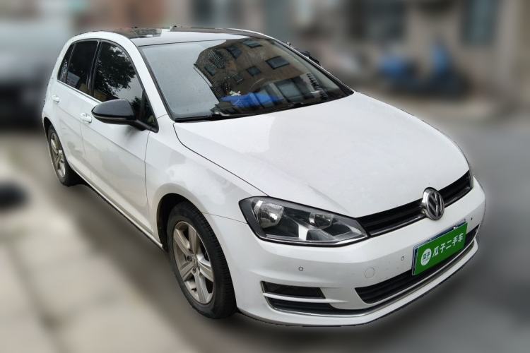 Used Volkswagen Golf 2017 1.6L Automatic Comfort Million-Vehicle Anniversary Edition Front Right 45 Deg