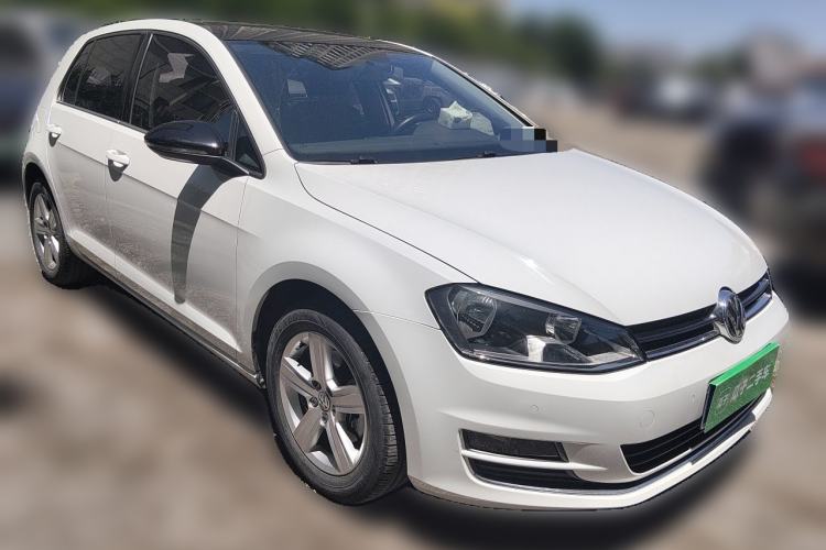 Used Volkswagen Golf 2017 1.6L Automatic Comfort Million-Vehicle Anniversary Edition Front Right 45 Deg