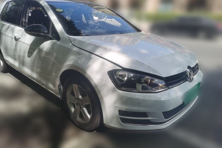 Used Volkswagen Golf 2017 1.6L Automatic Comfort Million-Vehicle Anniversary Edition Front Right 45 Deg