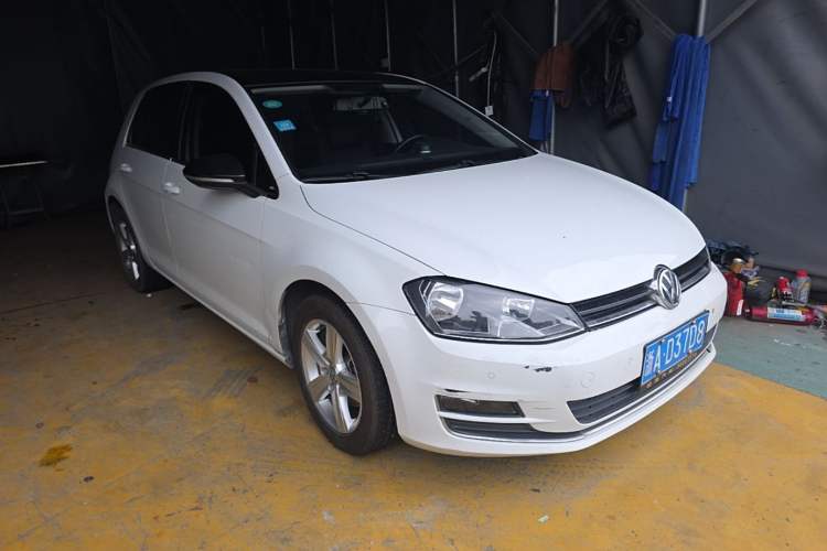 Used Volkswagen Golf 2017 230TSI Automatic Comfort Edition – Celebrating Milestone of One Million Units Front Right 45 Deg