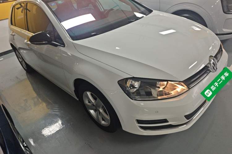 Used Volkswagen Golf 2017 1.6L Automatic Comfort Million-Vehicle Anniversary Edition Front Right 45 Deg