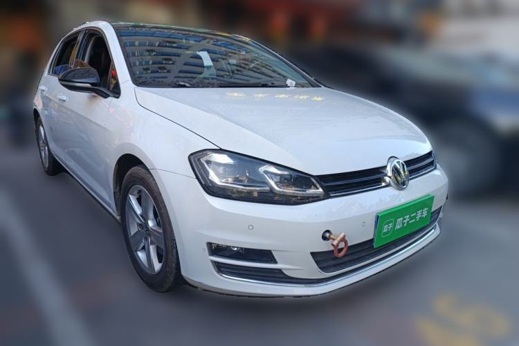 Used Volkswagen Golf 2017 230TSI Automatic Comfort Edition – Celebrating Milestone of One Million Units Front Right 45 Deg