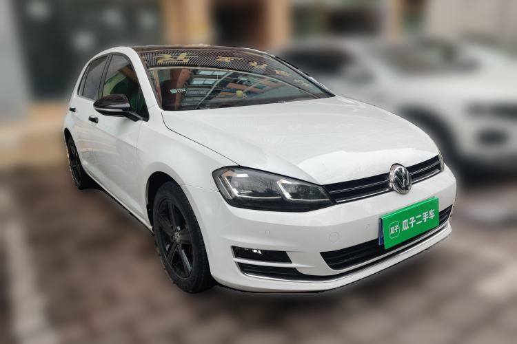 Used Volkswagen Golf 2017 1.6L Automatic Comfort Million-Vehicle Anniversary Edition Front Right 45 Deg