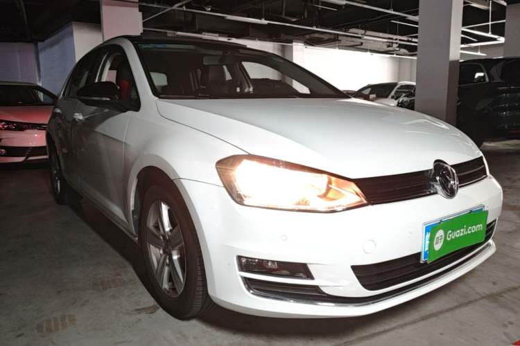 Used Volkswagen Golf 2017 230TSI Automatic Comfort Edition – Celebrating Milestone of One Million Units Front Right 45 Deg