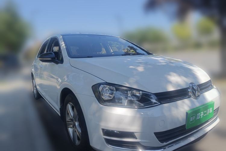Used Volkswagen Golf 2017 1.6L Automatic Comfort Million-Vehicle Anniversary Edition Front Right 45 Deg