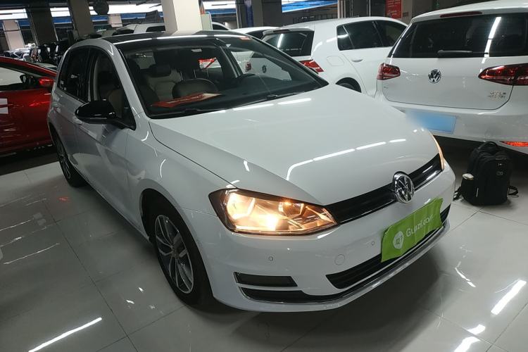 Used Volkswagen Golf 2017 230TSI Automatic Luxury Million-Vehicle Commemorative Edition Front Right 45 Deg