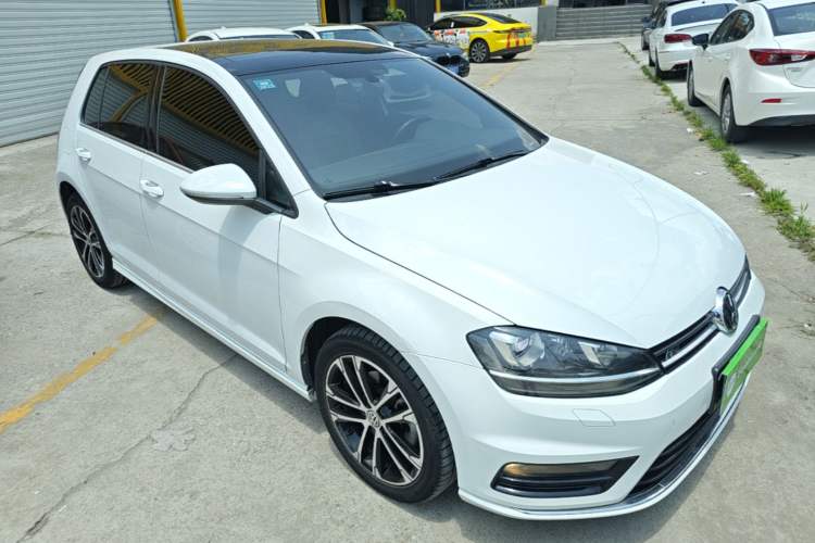 Used Volkswagen Golf 2017 280TSI Automatic R-Line Million-Vehicle Commemorative Edition Front Right 45 Deg