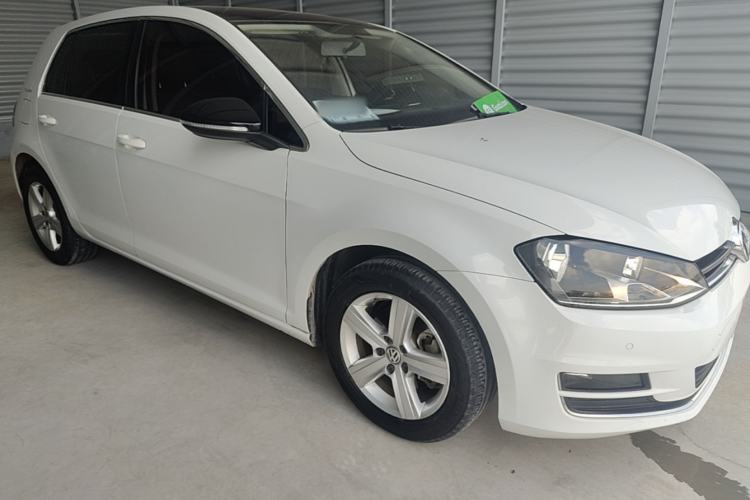 Used Volkswagen Golf 2017 1.6L Automatic Comfort Million-Vehicle Anniversary Edition Front Right 45 Deg