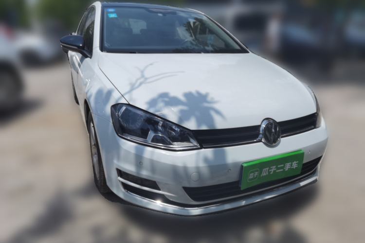 Used Volkswagen Golf 2017 1.6L Automatic Comfort Million-Vehicle Anniversary Edition Front Right 45 Deg