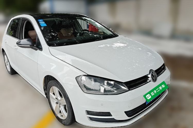 Used Volkswagen Golf 2017 1.6L Automatic Comfort Million-Vehicle Anniversary Edition Front Right 45 Deg