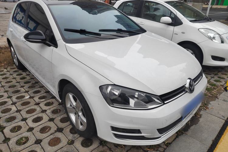 Used Volkswagen Golf 2017 1.6L Automatic Comfort Million-Vehicle Anniversary Edition Front Right 45 Deg