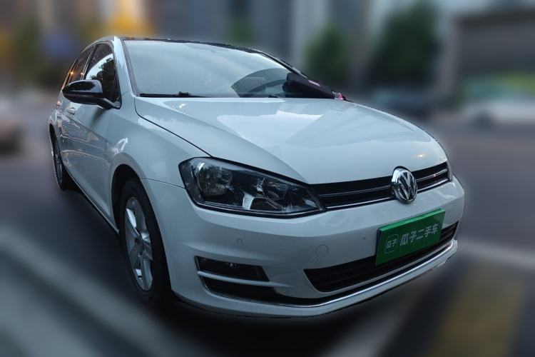 Used Volkswagen Golf 2017 230TSI Automatic Comfort Edition – Celebrating Milestone of One Million Units Front Right 45 Deg