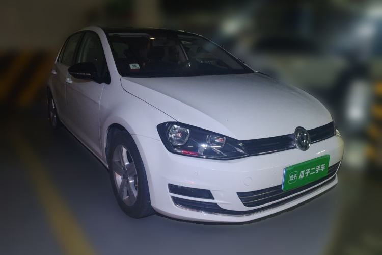 Used Volkswagen Golf 2017 1.6L Automatic Comfort Million-Vehicle Anniversary Edition Front Right 45 Deg