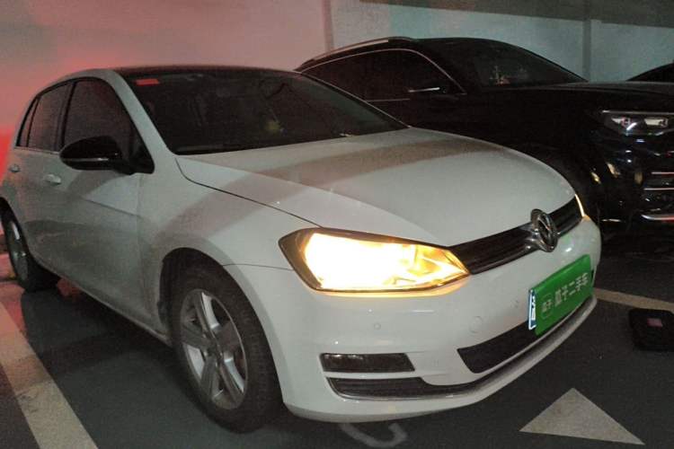 Used Volkswagen Golf 2017 230TSI Automatic Comfort Edition – Celebrating Milestone of One Million Units Front Right 45 Deg