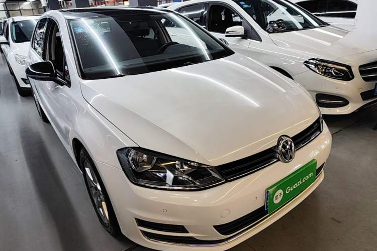 Used Volkswagen Golf 2017 230TSI Automatic Comfort Edition – Celebrating Milestone of One Million Units Front Right 45 Deg