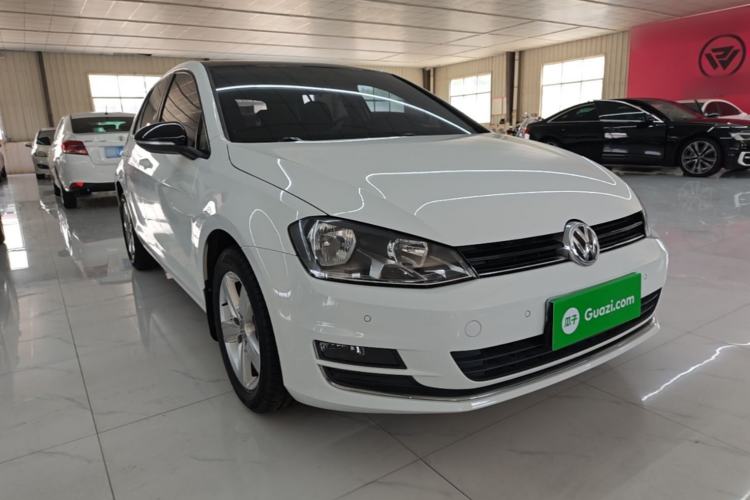 Used Volkswagen Golf 2017 1.6L Automatic Comfort Million-Vehicle Anniversary Edition Front Right 45 Deg