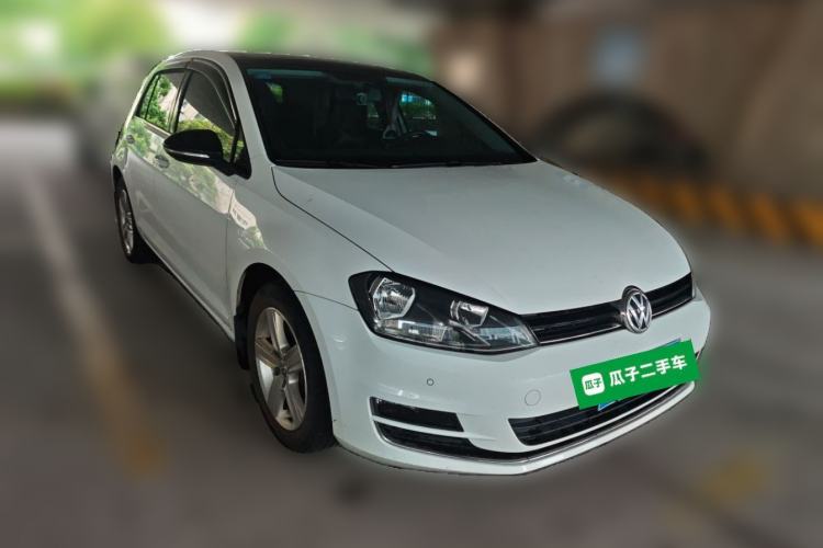 Used Volkswagen Golf 2017 1.6L Automatic Comfort Million-Vehicle Anniversary Edition Front Right 45 Deg