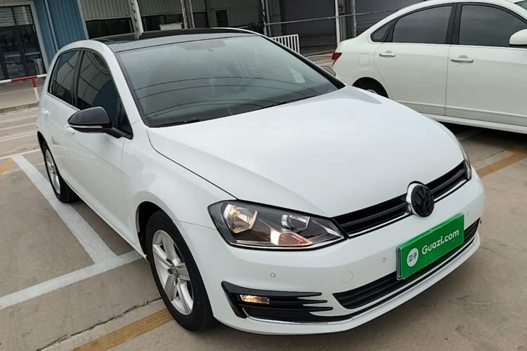 Used Volkswagen Golf 2017 1.6L Automatic Comfort Million-Vehicle Anniversary Edition Front Right 45 Deg