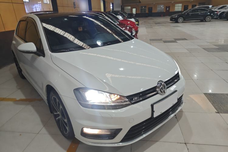 Used Volkswagen Golf 2017 280TSI Automatic R-Line Million-Vehicle Commemorative Edition Front Right 45 Deg