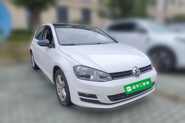 Used Volkswagen Golf 2017 1.6L Automatic Comfort Million-Vehicle Anniversary Edition Front Right 45 Deg