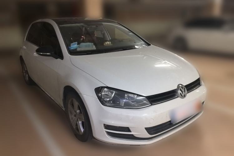 Used Volkswagen Golf 2017 1.6L Automatic Comfort Million-Vehicle Anniversary Edition Front Right 45 Deg