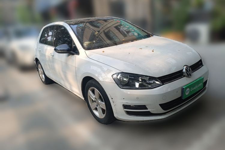 Used Volkswagen Golf 2017 1.6L Automatic Comfort Million-Vehicle Anniversary Edition Front Right 45 Deg