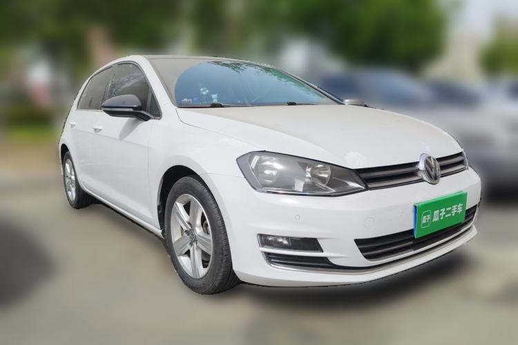 Used Volkswagen Golf 2017 230TSI Automatic Comfort Edition – Celebrating Milestone of One Million Units Front Right 45 Deg