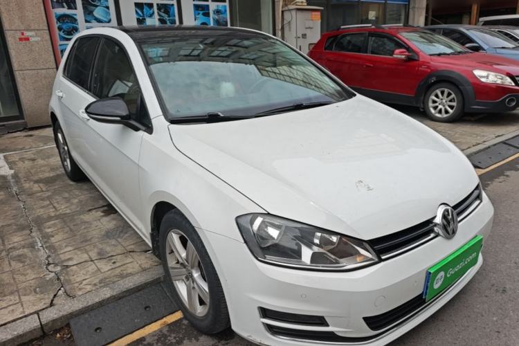 Used Volkswagen Golf 2017 1.6L Automatic Comfort Million-Vehicle Anniversary Edition Front Right 45 Deg