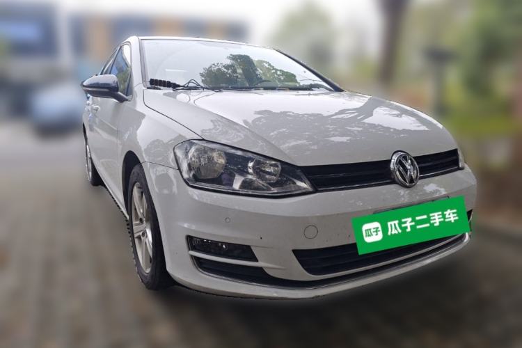 Used Volkswagen Golf 2017 1.6L Automatic Comfort Million-Vehicle Anniversary Edition Front Right 45 Deg