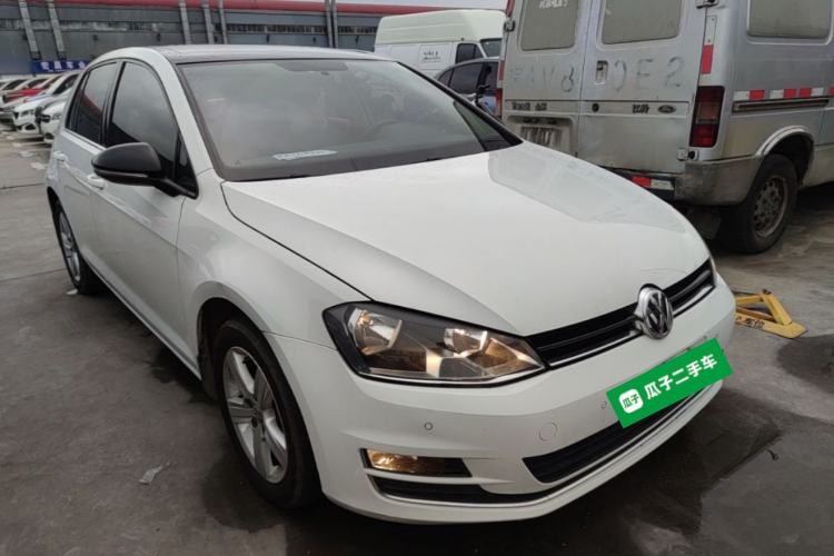 Used Volkswagen Golf 2017 1.6L Automatic Comfort Million-Vehicle Anniversary Edition Front Right 45 Deg