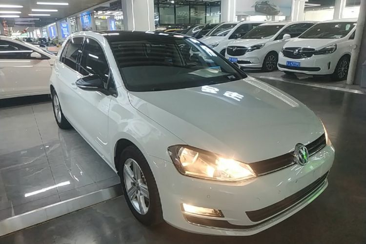Used Volkswagen Golf 2017 230TSI Automatic Comfort Edition – Celebrating Milestone of One Million Units Front Right 45 Deg