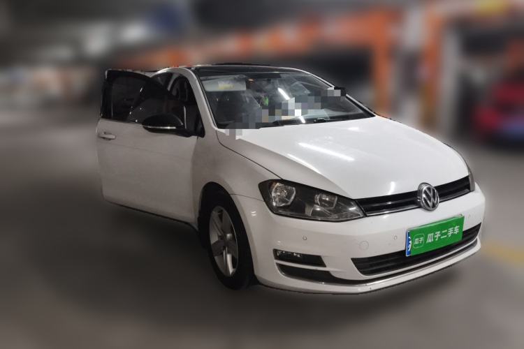 Used Volkswagen Golf 2017 230TSI Automatic Comfort Edition – Celebrating Milestone of One Million Units Front Right 45 Deg