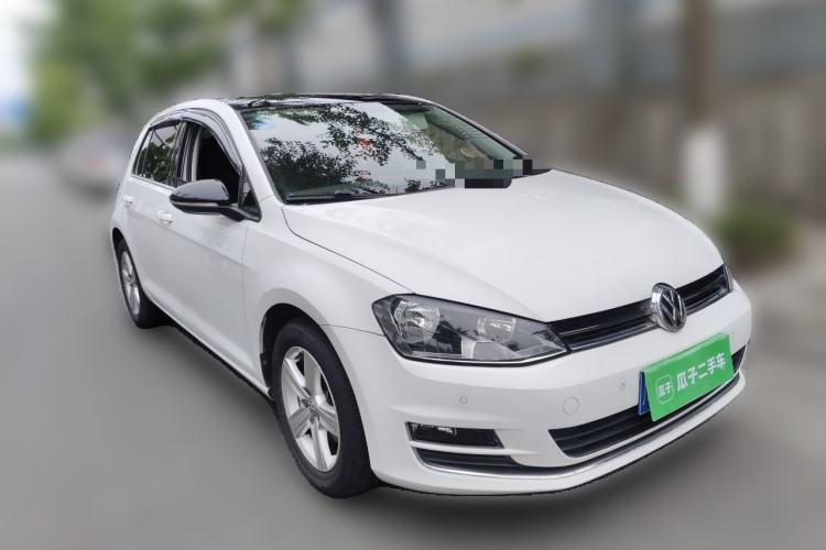Used Volkswagen Golf 2017 1.6L Automatic Comfort Million-Vehicle Anniversary Edition Front Right 45 Deg