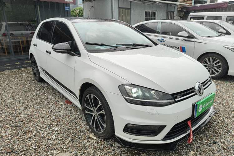 Used Volkswagen Golf 2017 280TSI Automatic R-Line Million-Vehicle Commemorative Edition Front Right 45 Deg