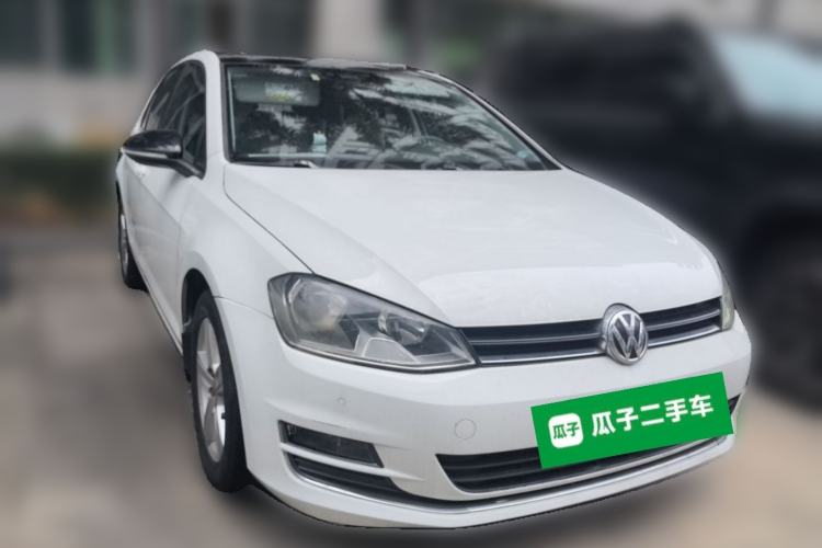 Used Volkswagen Golf 2017 1.6L Automatic Comfort Million-Vehicle Anniversary Edition Front Right 45 Deg