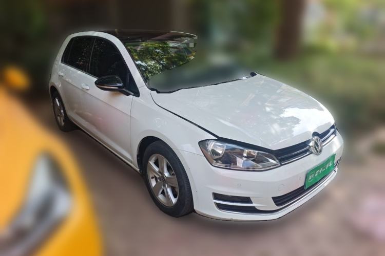 Used Volkswagen Golf 2017 1.6L Automatic Comfort Million-Vehicle Anniversary Edition Front Right 45 Deg
