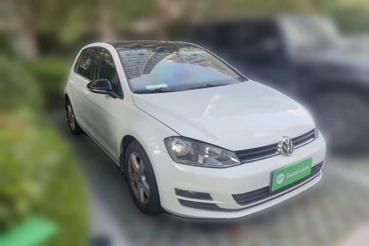 Used Volkswagen Golf 2017 1.6L Automatic Comfort Million-Vehicle Anniversary Edition Front Right 45 Deg