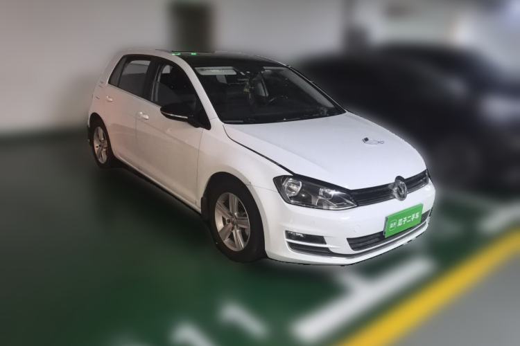 Used Volkswagen Golf 2017 1.6L Automatic Comfort Million-Vehicle Anniversary Edition Front Right 45 Deg