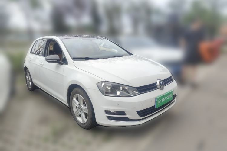 Used Volkswagen Golf 2017 1.6L Automatic Comfort Million-Vehicle Anniversary Edition Front Right 45 Deg