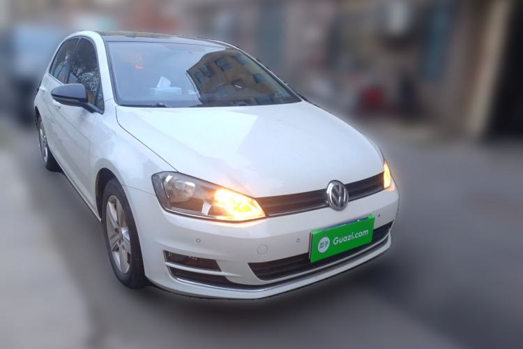 Used Volkswagen Golf 2017 1.6L Automatic Comfort Million-Vehicle Anniversary Edition Front Right 45 Deg