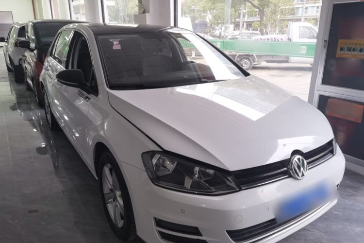 Used Volkswagen Golf 2017 230TSI Automatic Comfort Edition – Celebrating Milestone of One Million Units Front Right 45 Deg