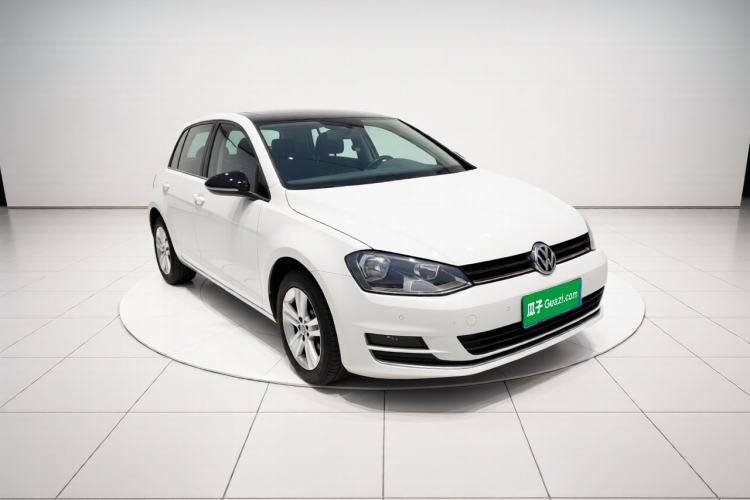 Used Volkswagen Golf 2017 230TSI Automatic Comfort Edition – Celebrating Milestone of One Million Units Front Right 45 Deg