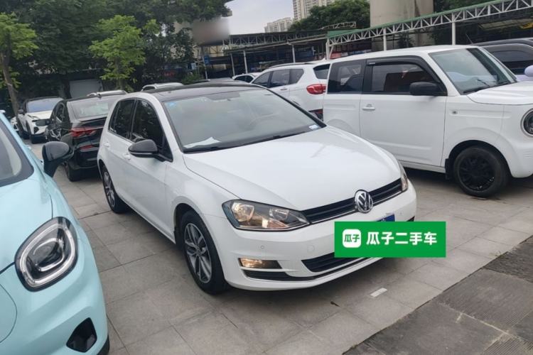 Used Volkswagen Golf 2017 230TSI Automatic Comfort Edition – Celebrating Milestone of One Million Units Front Right 45 Deg