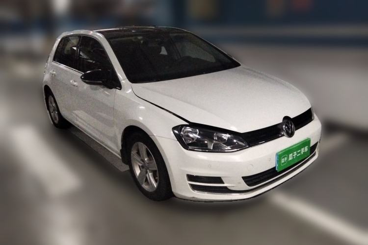 Used Volkswagen Golf 2017 230TSI Automatic Comfort Edition – Celebrating Milestone of One Million Units Front Right 45 Deg