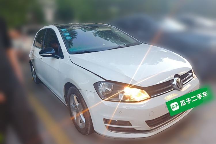 Used Volkswagen Golf 2017 1.6L Automatic Comfort Million-Vehicle Anniversary Edition Front Right 45 Deg