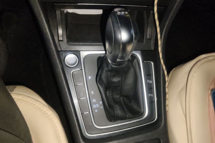 Used Volkswagen Golf 2017 230TSI Automatic Luxury Million-Vehicle Commemorative Edition Gear Lever