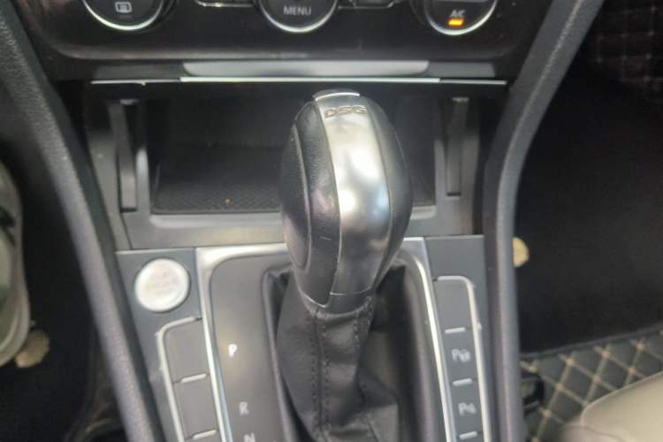 Used Volkswagen Golf 2017 230TSI Automatic Luxury Million-Vehicle Commemorative Edition Gear Lever