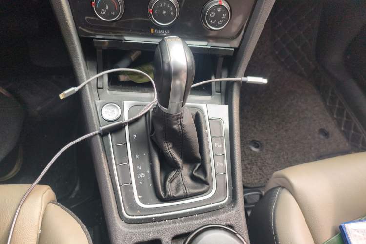 Used Volkswagen Golf 2017 230TSI Automatic Luxury Million-Vehicle Commemorative Edition Gear Lever