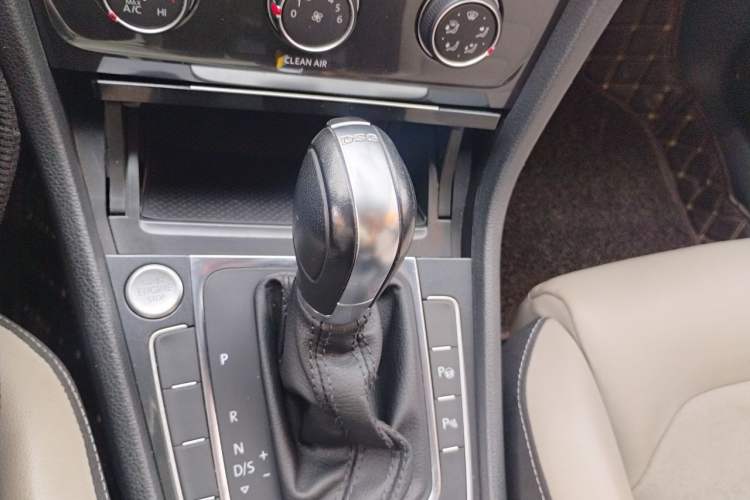Used Volkswagen Golf 2017 230TSI Automatic Luxury Million-Vehicle Commemorative Edition Gear Lever